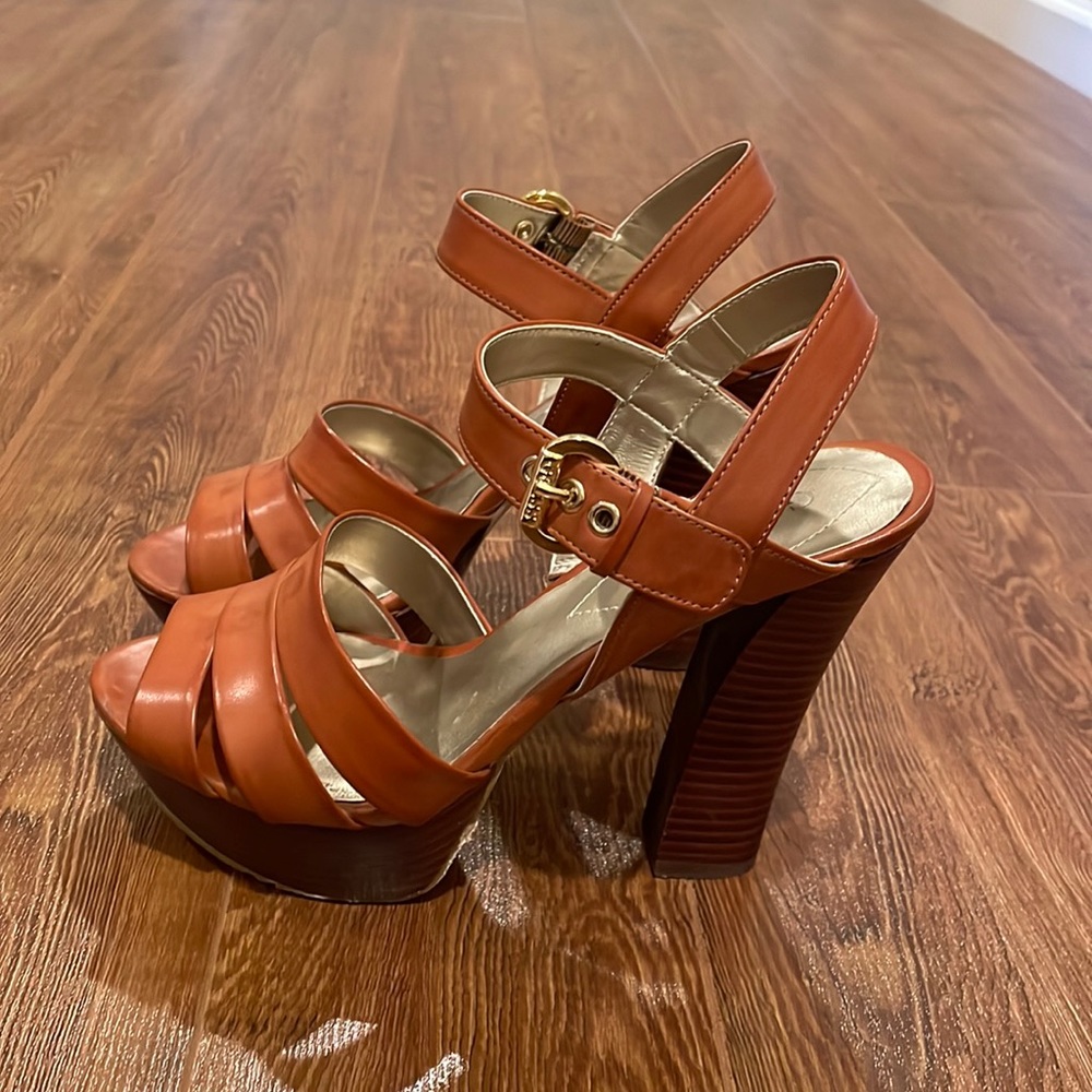 Guess brown platform sandals. Sz 6.5